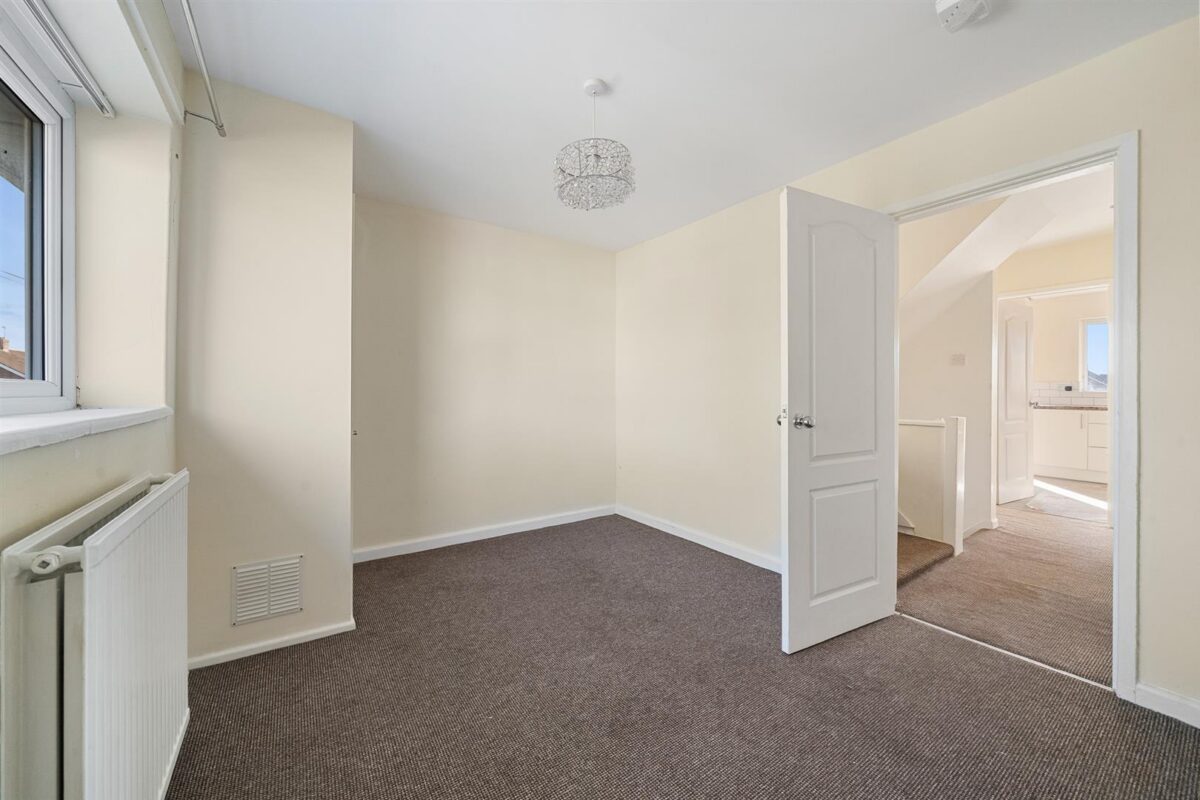 Oriel Close, Aintree Village