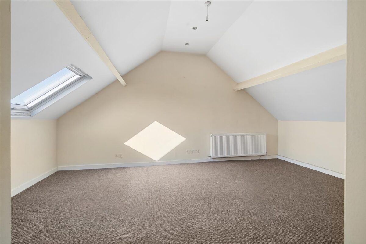 Oriel Close, Aintree Village