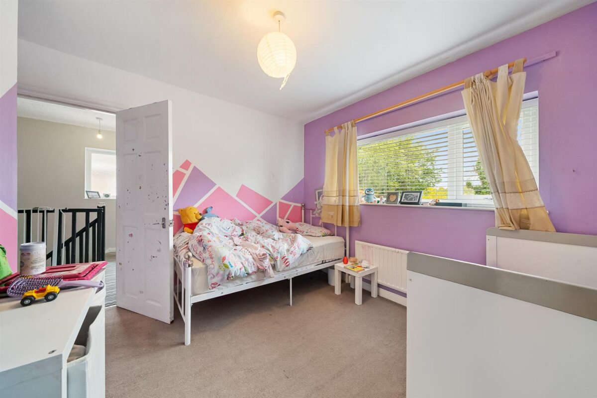 Valentine Grove, Aintree Village