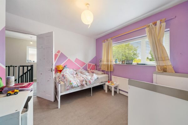 Valentine Grove, Aintree Village