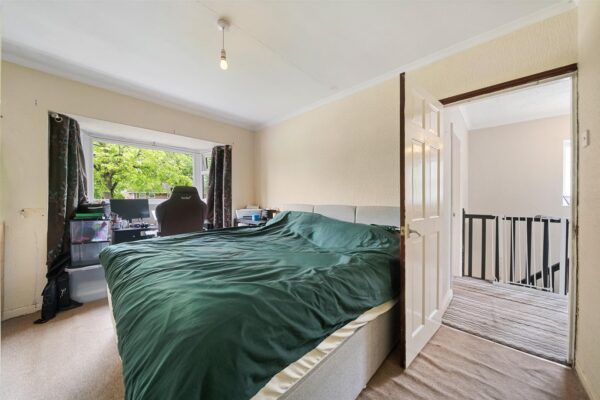 Valentine Grove, Aintree Village