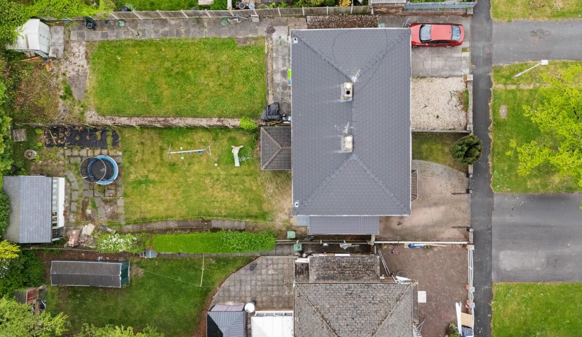 Valentine Grove, Aintree Village