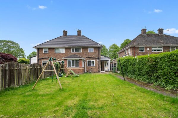 Valentine Grove, Aintree Village