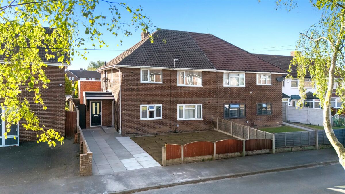 Oriel Close, Aintree Village