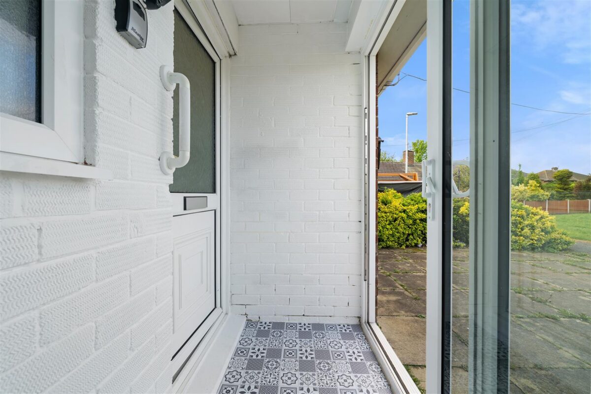 Oriel Drive, Aintree Village