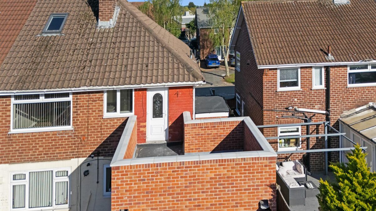Oriel Close, Aintree Village