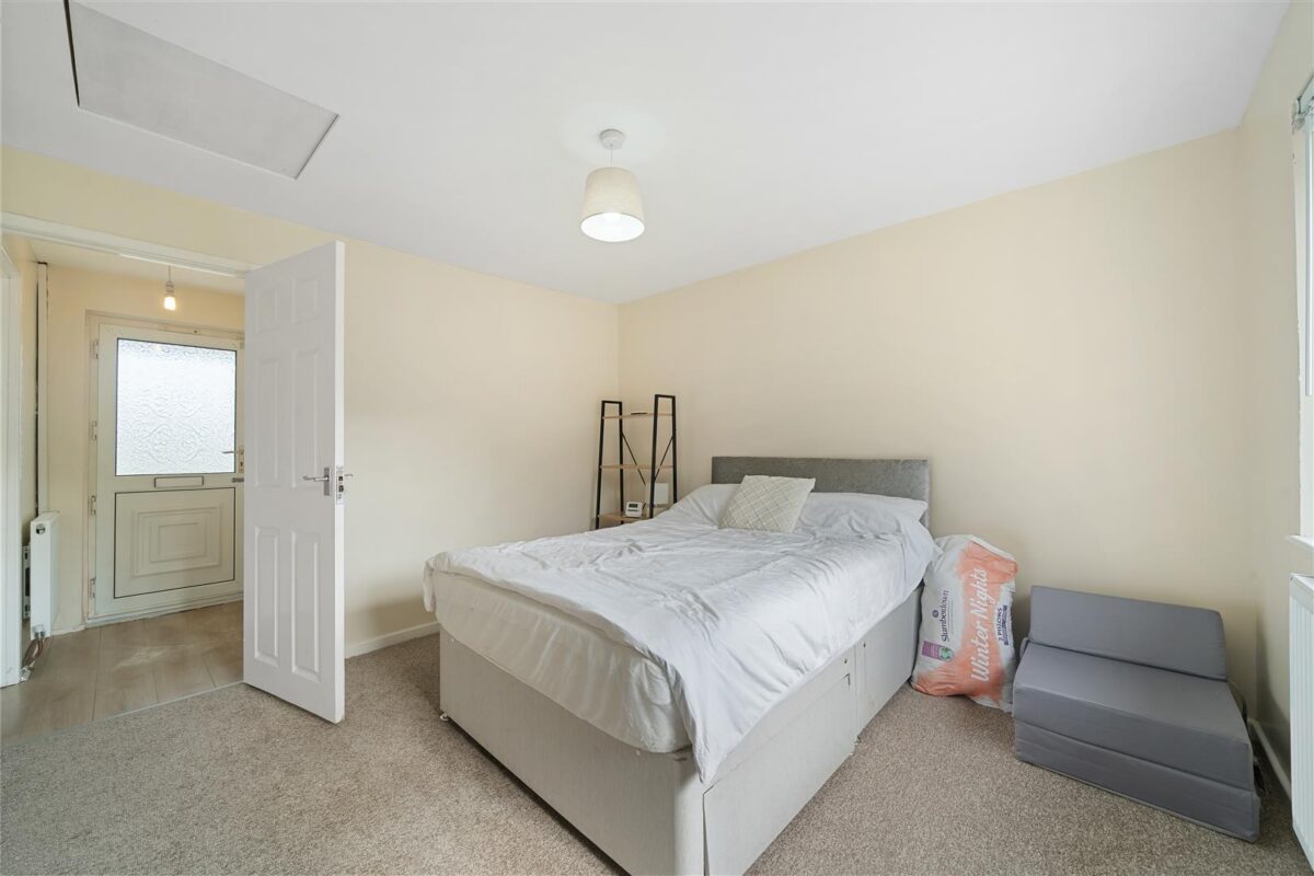 Oriel Drive, Aintree Village