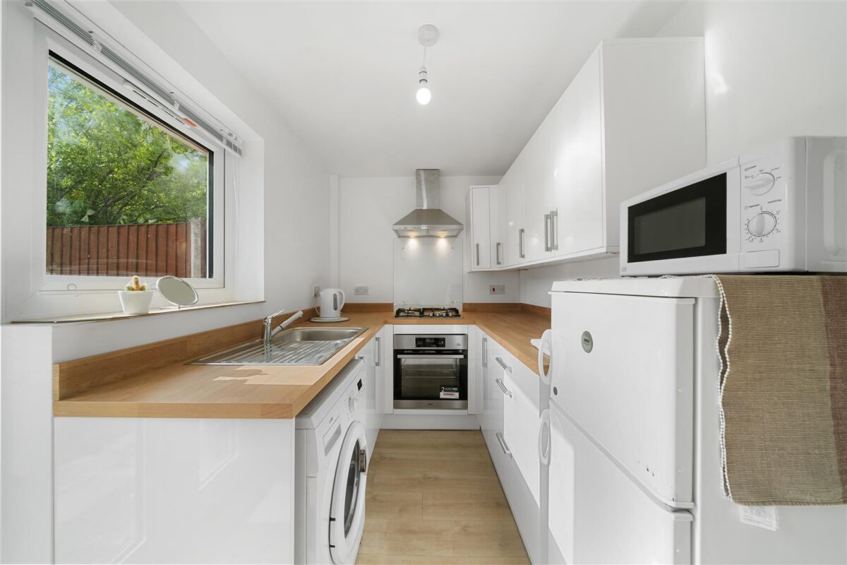 Oriel Drive, Aintree Village