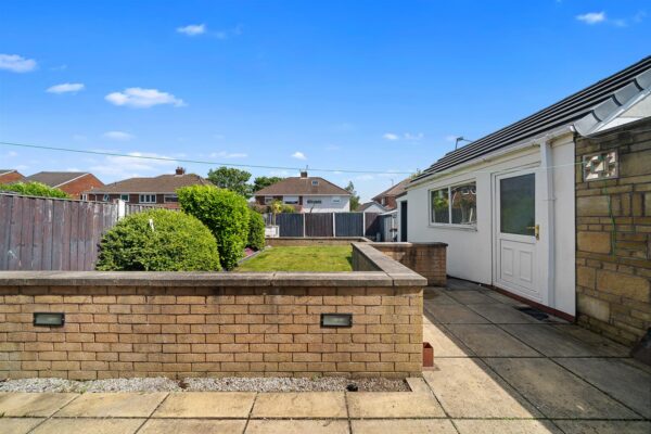 Wrekin Drive, Aintree Village