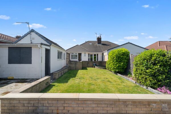 Wrekin Drive, Aintree Village