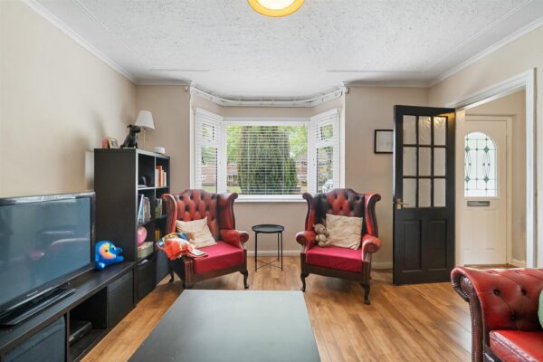 Valentine Grove, Aintree Village
