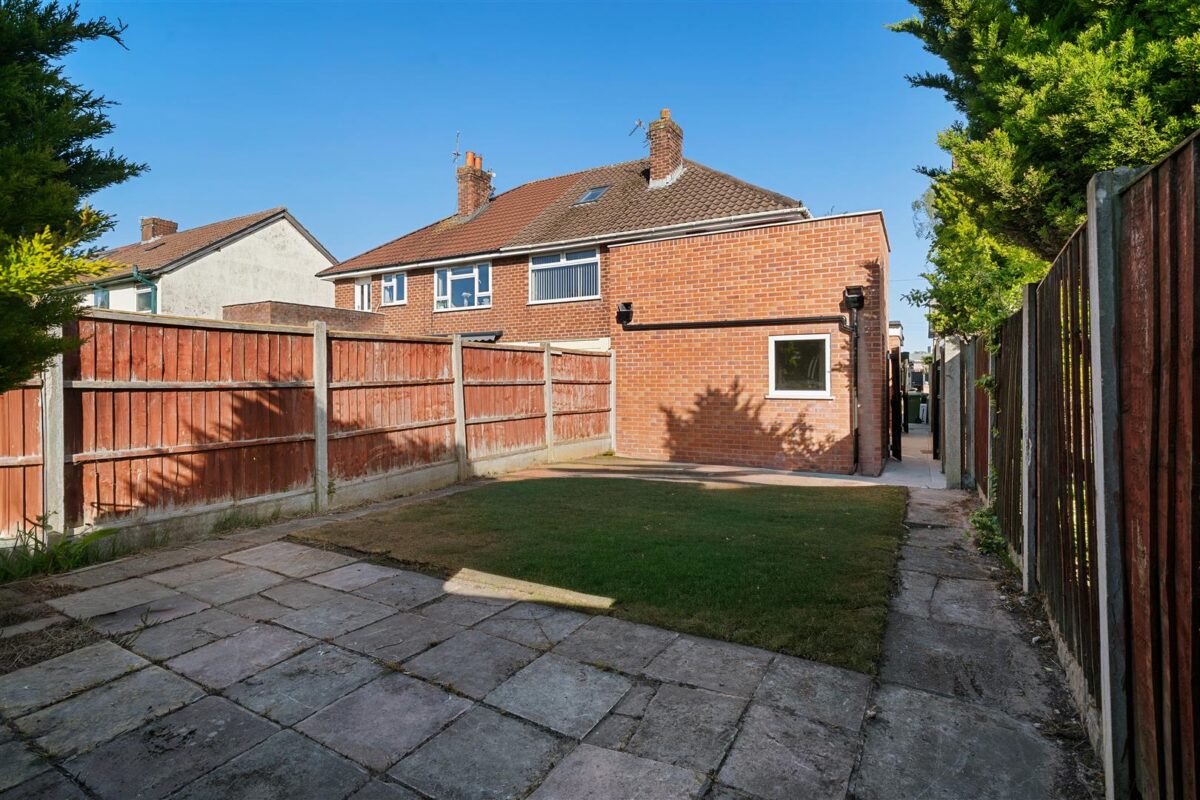 Oriel Close, Aintree Village