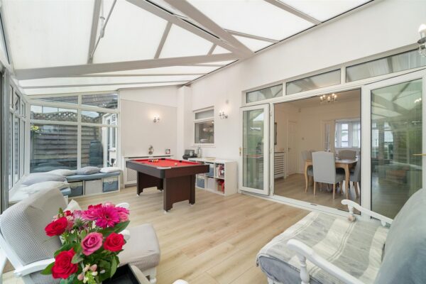 Oriel Drive, Aintree Village