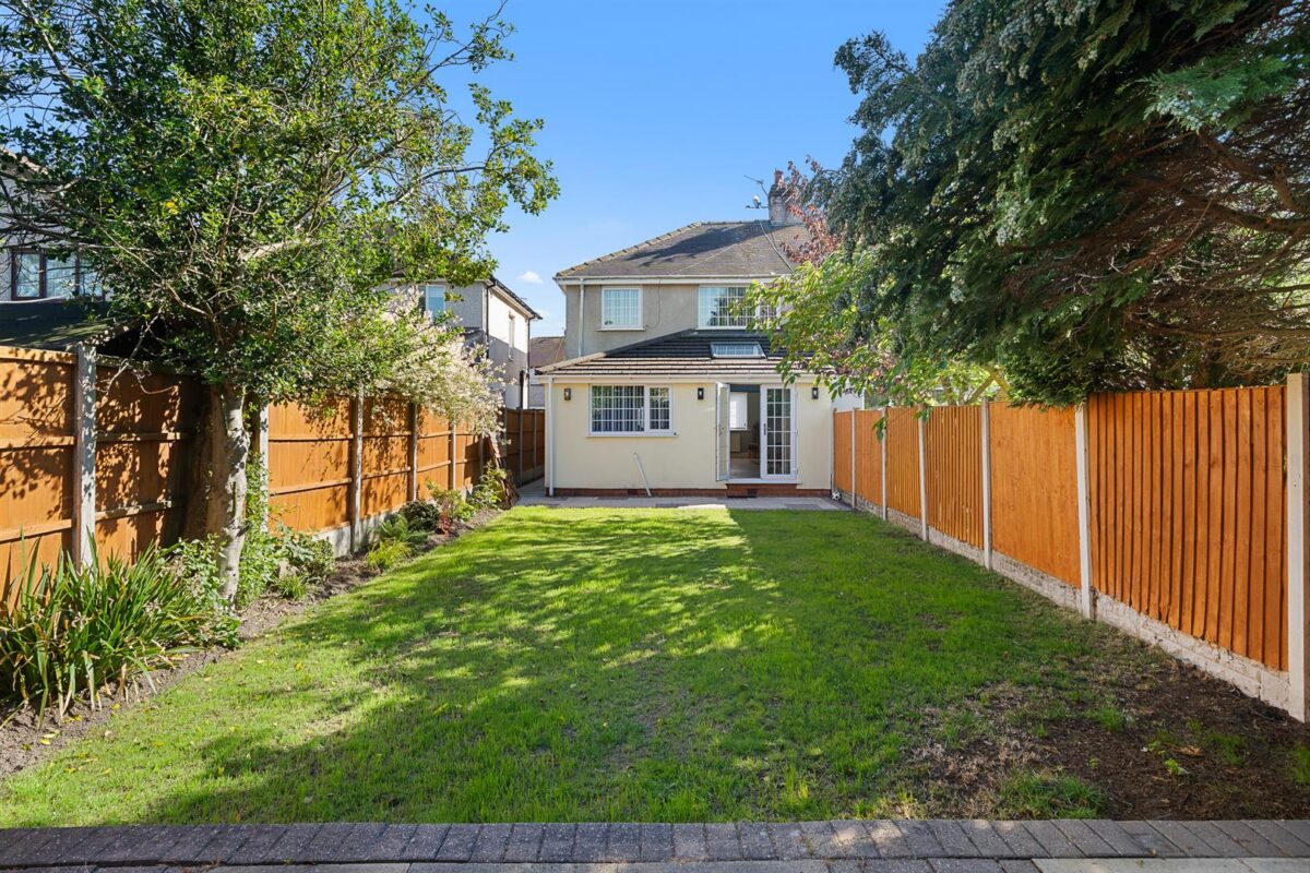Radley Drive, Aintree Village