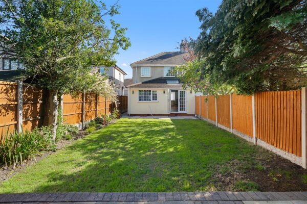 Radley Drive, Aintree Village