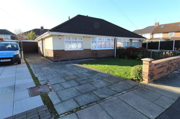 Dartmouth Avenue, Aintree Village
