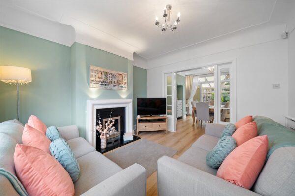 Oriel Drive, Aintree Village