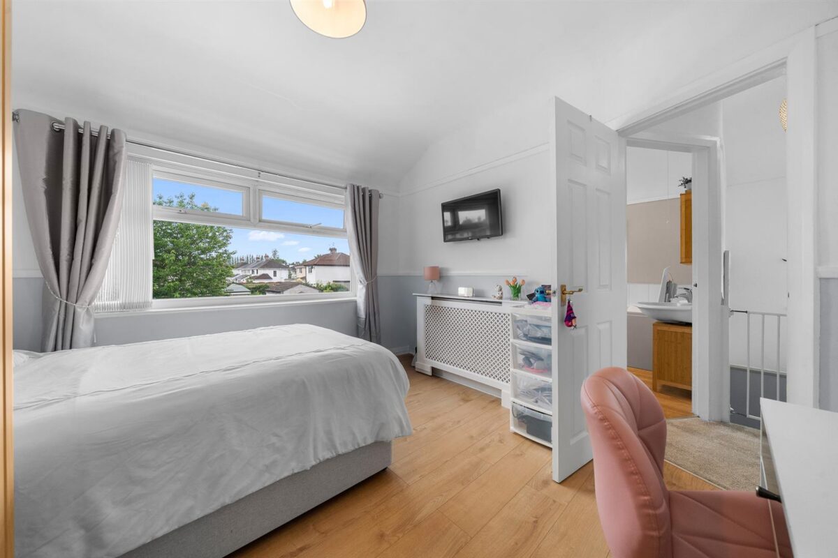 Oriel Drive, Aintree Village
