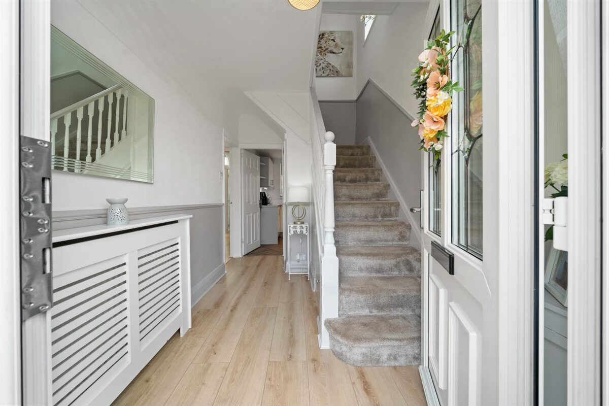 Oriel Drive, Aintree Village