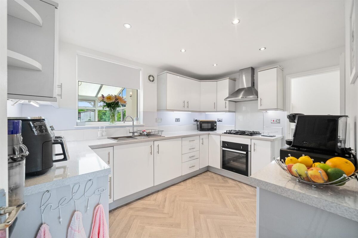 Oriel Drive, Aintree Village