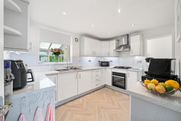 Oriel Drive, Aintree Village