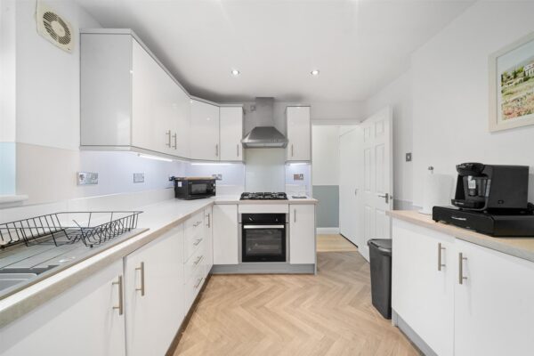 Oriel Drive, Aintree Village
