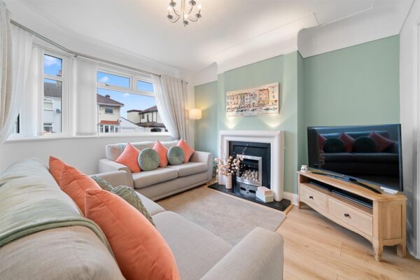 Oriel Drive, Aintree Village