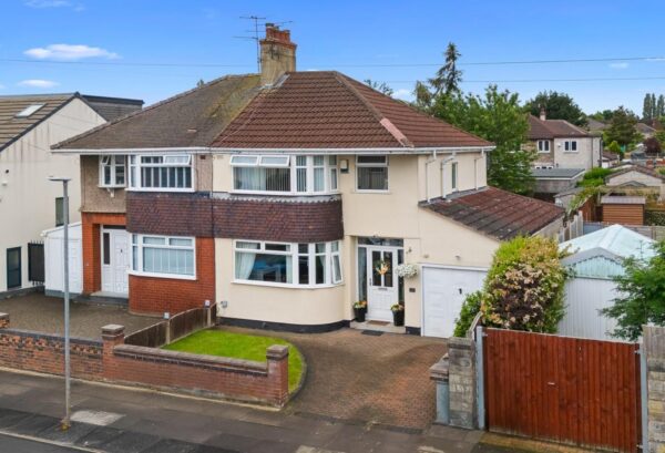 Oriel Drive, Aintree Village