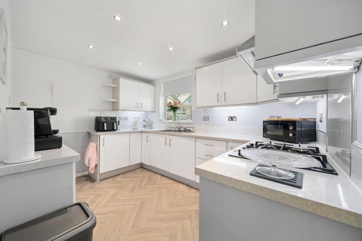 Oriel Drive, Aintree Village