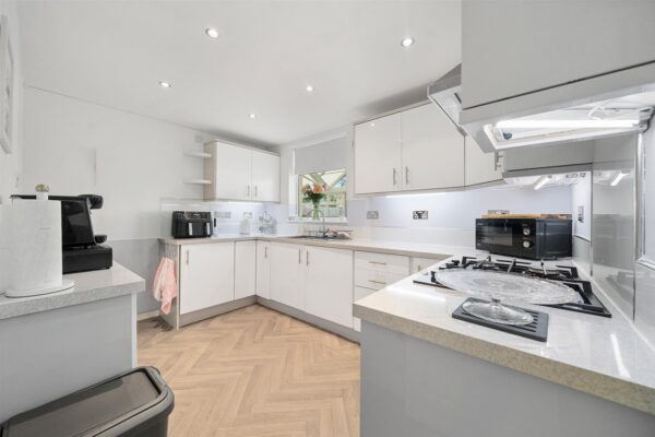 Oriel Drive, Aintree Village