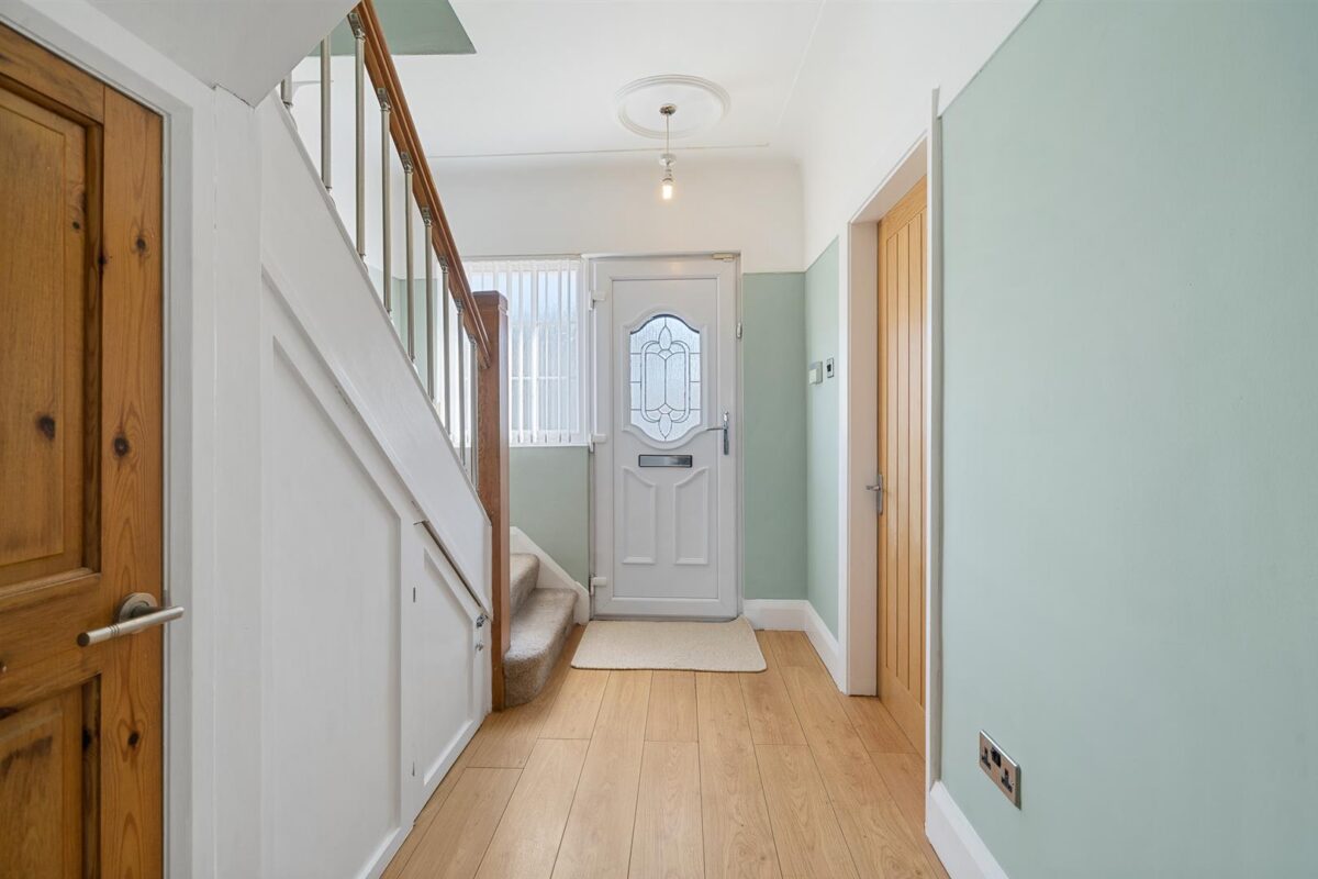 Radley Drive, Aintree Village