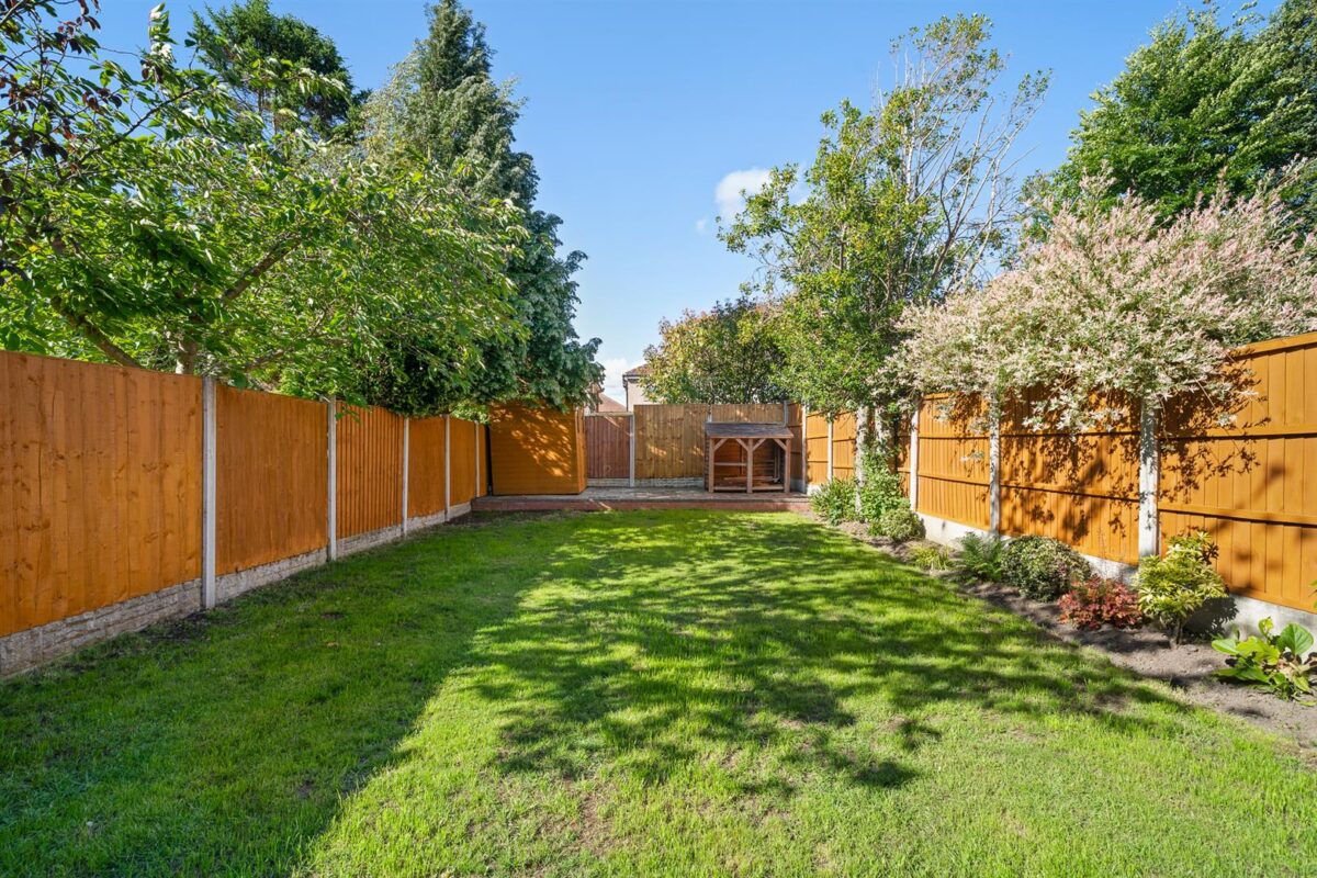 Radley Drive, Aintree Village