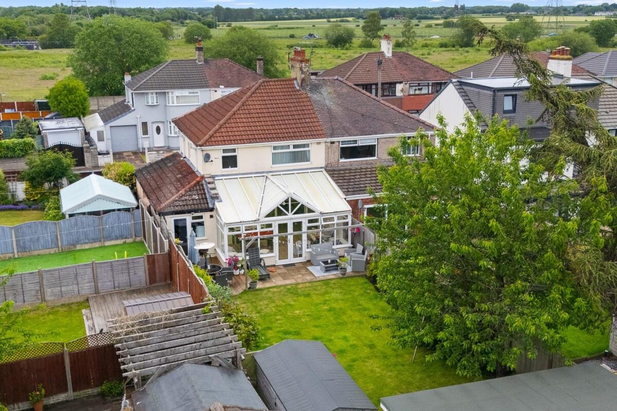 Oriel Drive, Aintree Village