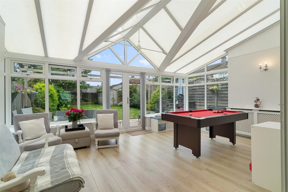 Oriel Drive, Aintree Village