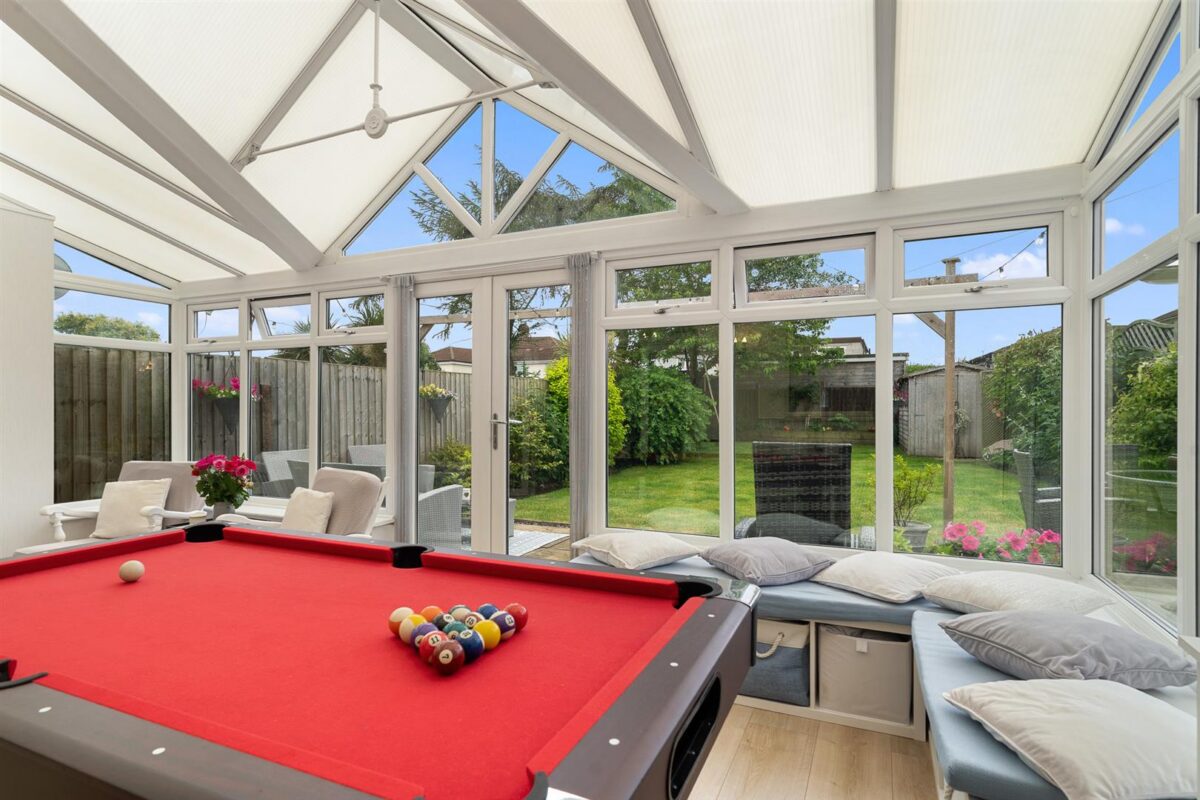 Oriel Drive, Aintree Village