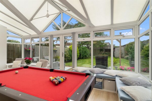 Oriel Drive, Aintree Village