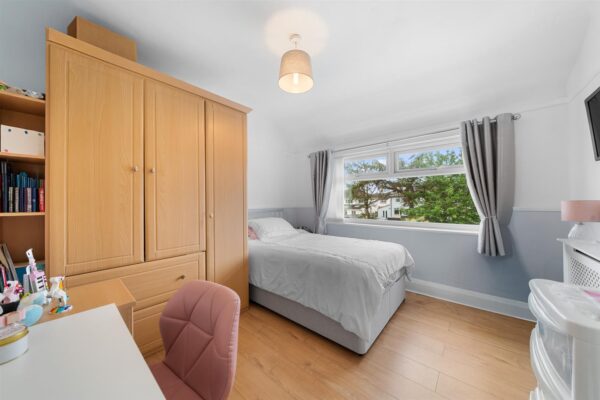 Oriel Drive, Aintree Village