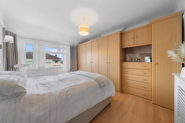 Oriel Drive, Aintree Village