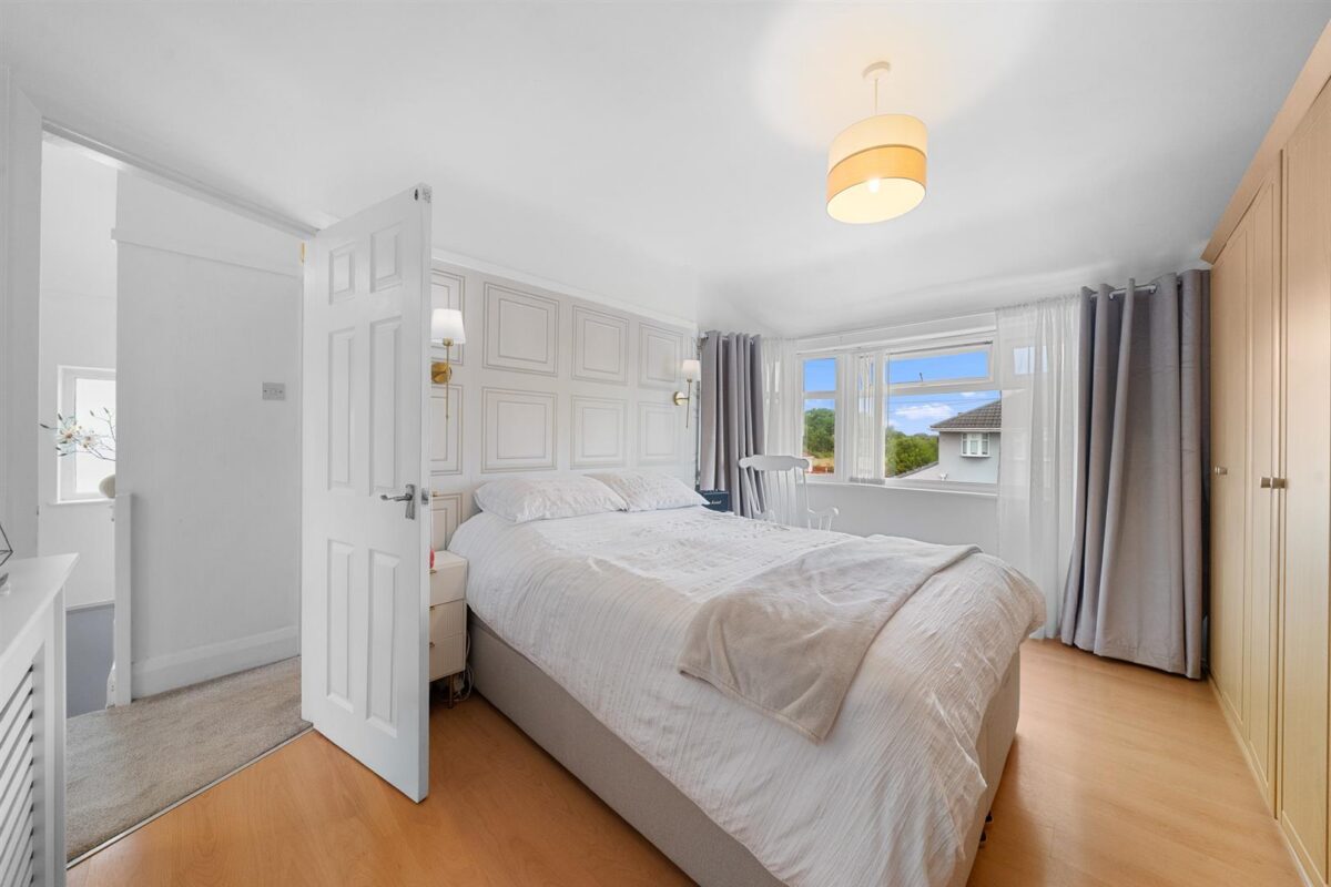 Oriel Drive, Aintree Village