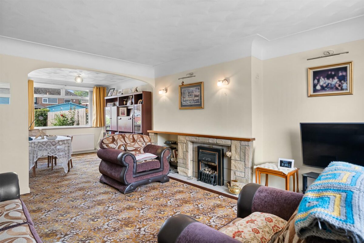 Taunton Drive, Aintree Village