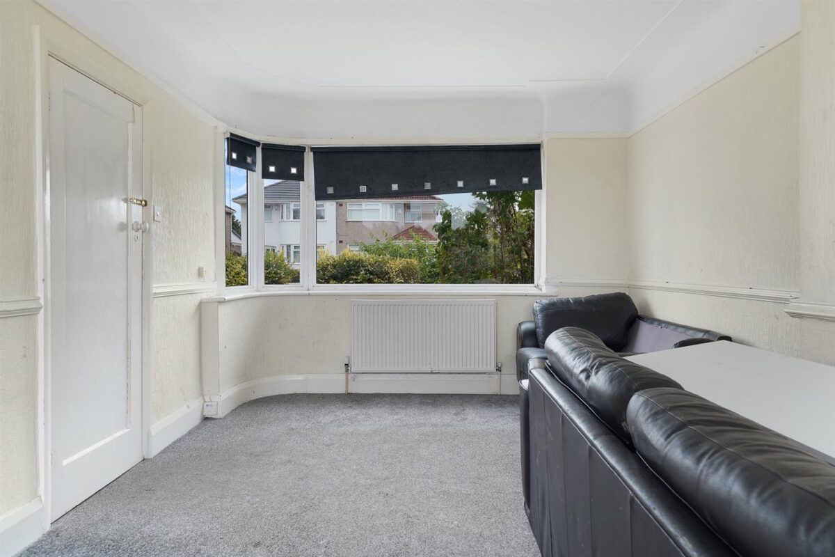 Sedbergh Avenue, Aintree Village