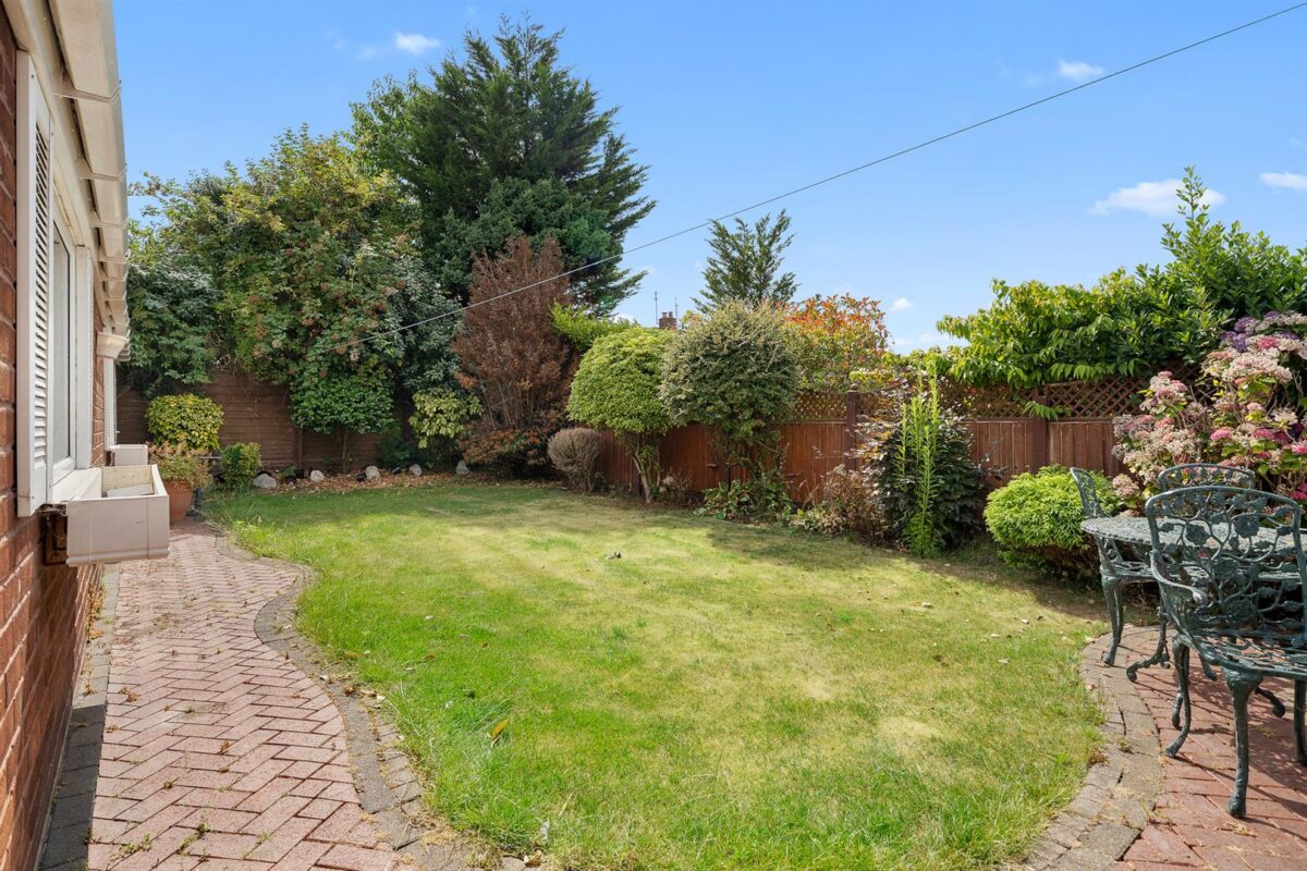 Altway, Aintree Village