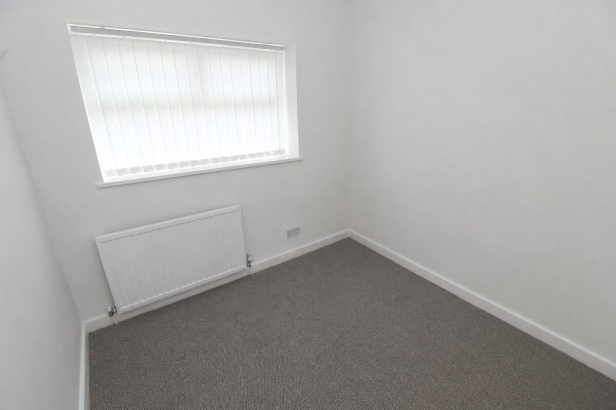 Lincoln Drive, Aintree Village