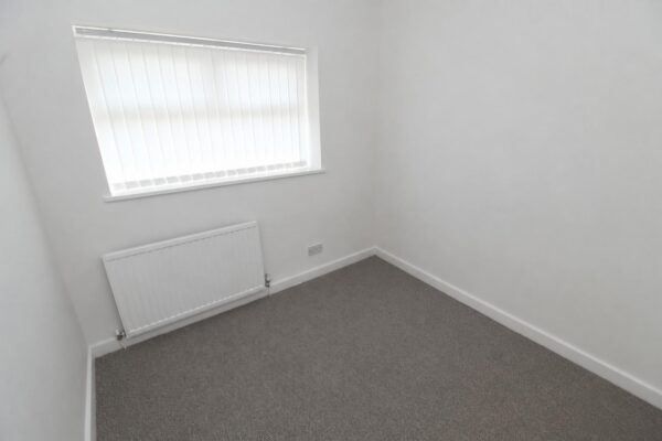 Lincoln Drive, Aintree Village