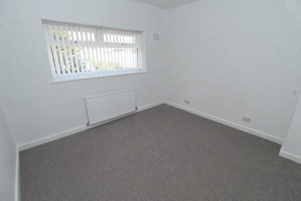 Lincoln Drive, Aintree Village