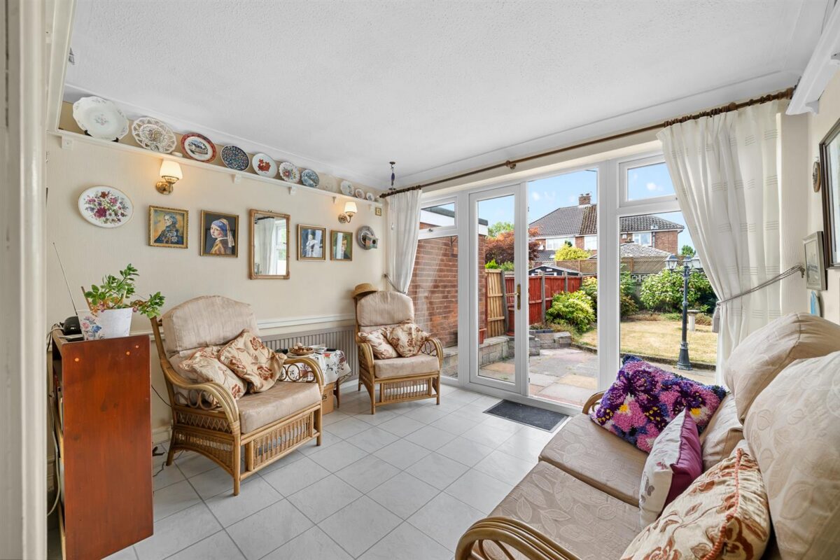 Taunton Drive, Aintree Village