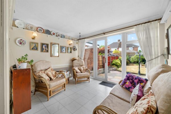 Taunton Drive, Aintree Village