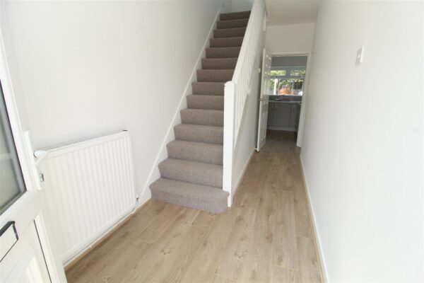 Lincoln Drive, Aintree Village