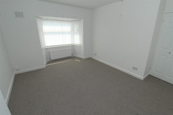 Lincoln Drive, Aintree Village