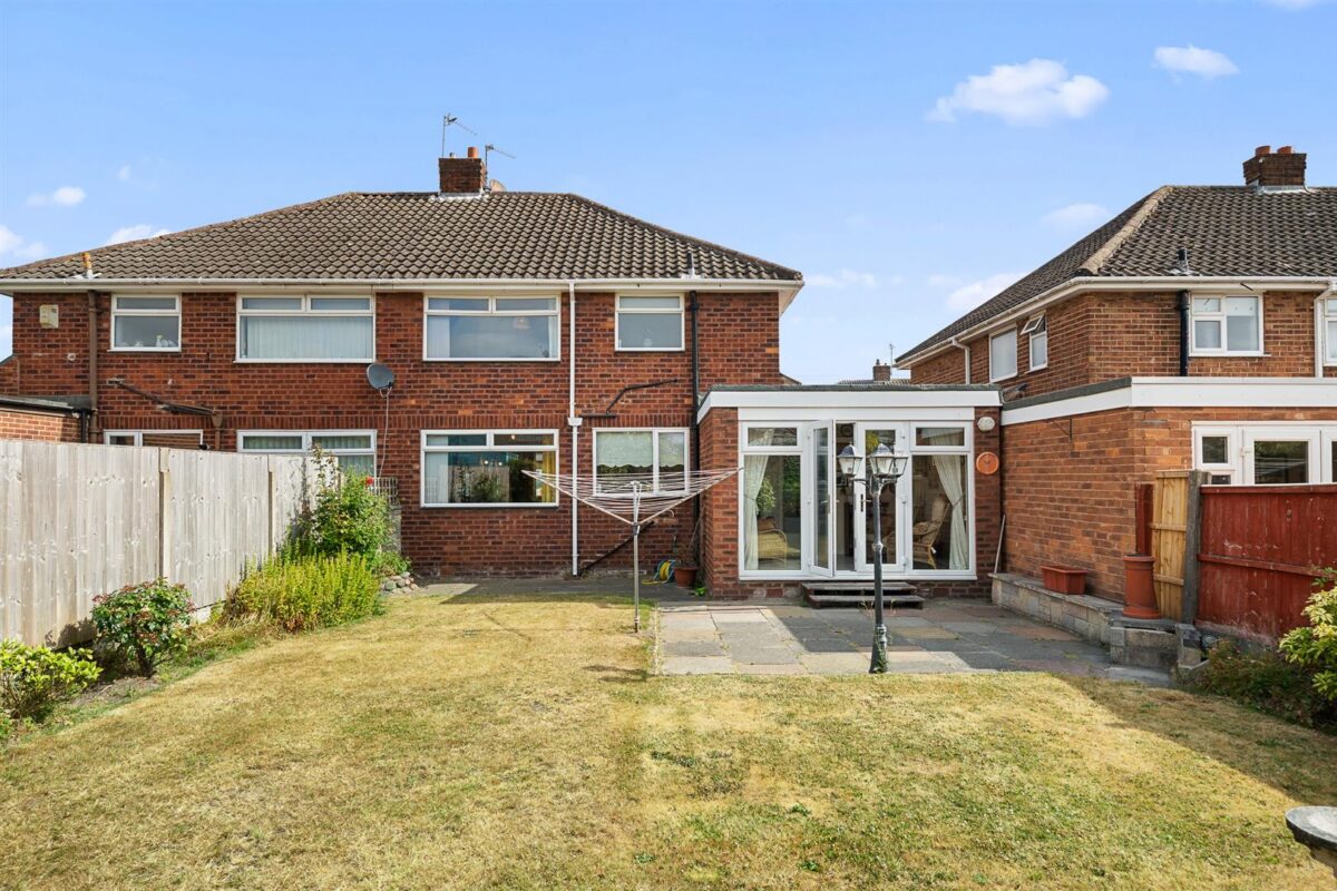 Taunton Drive, Aintree Village